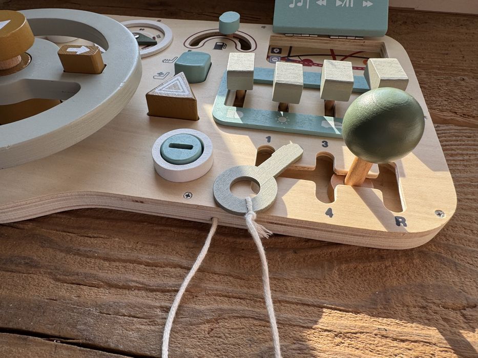 Бізіборд машина, деревʼяна іграшка Монтессорі