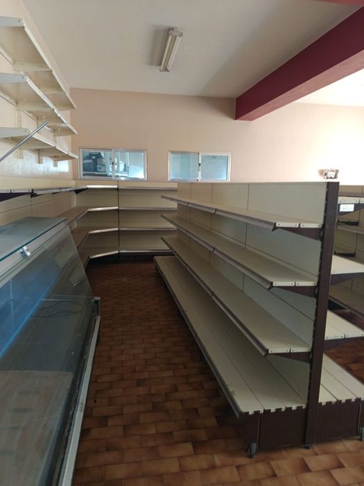 Aluga se supermercado ou outro ramo