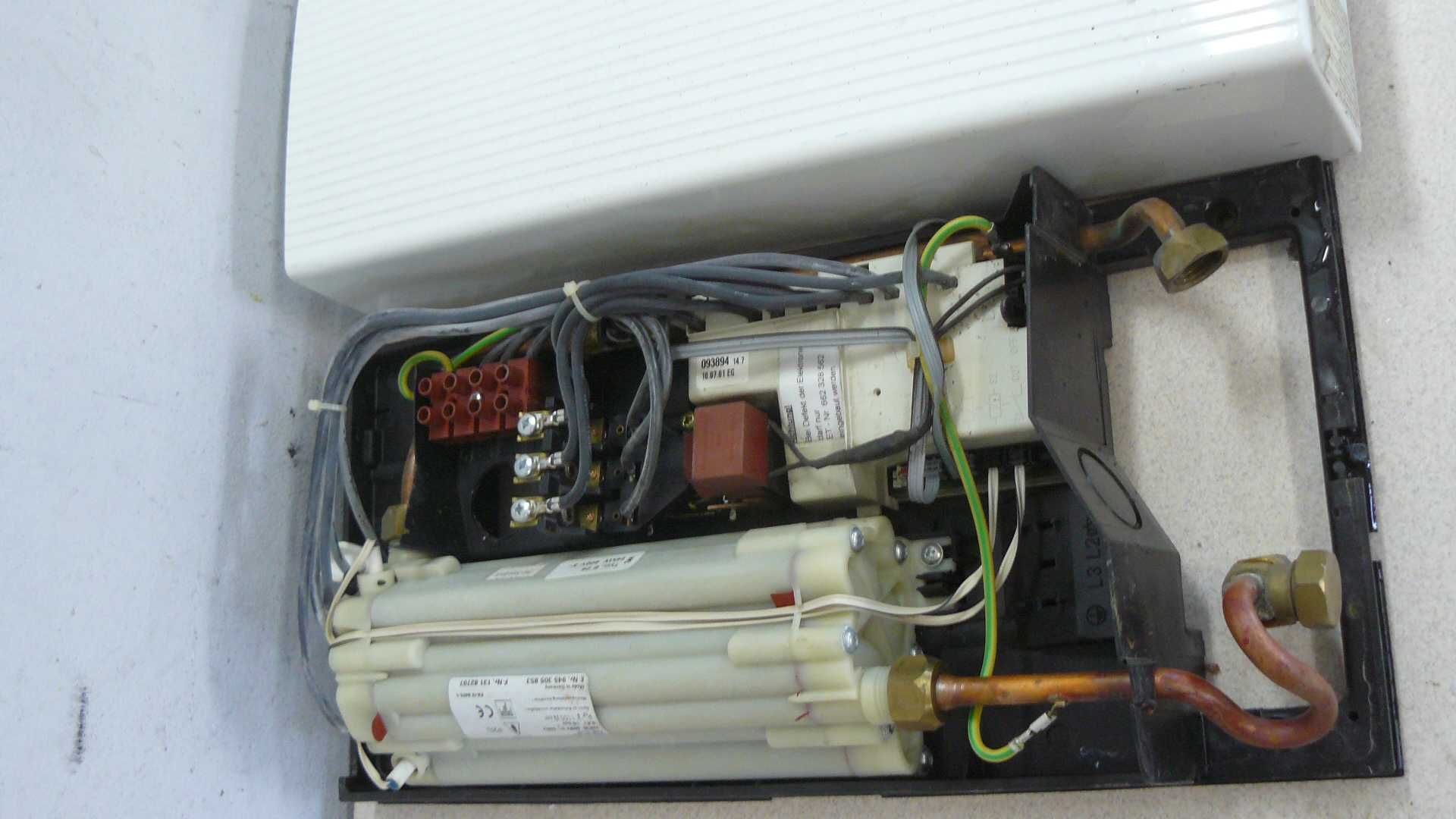 Podgrzewacz przepływowy AEG Basis Elektroniczny DDLE 24