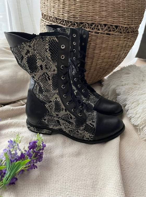 Eleganckie botki workery wężowe skóra naturalna