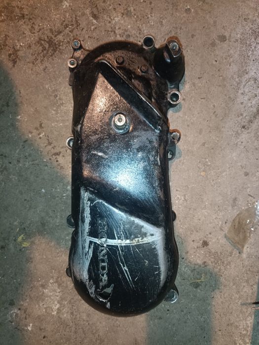 Продам кришку вариатора на Хонду Дио 35