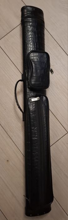 Uźywany sztywny futerał na kije bilardowe