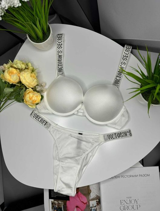 Жіночий комплект білизни Victoria's Secret зі стразами гладенькі круже