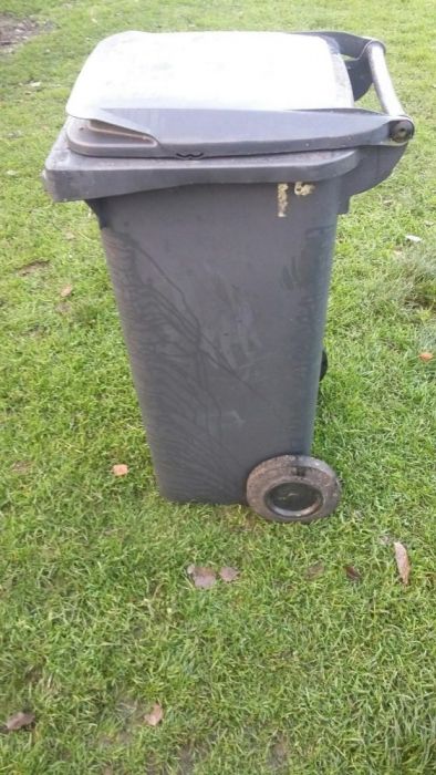 sprzedam pojemnik kosz na śmieci