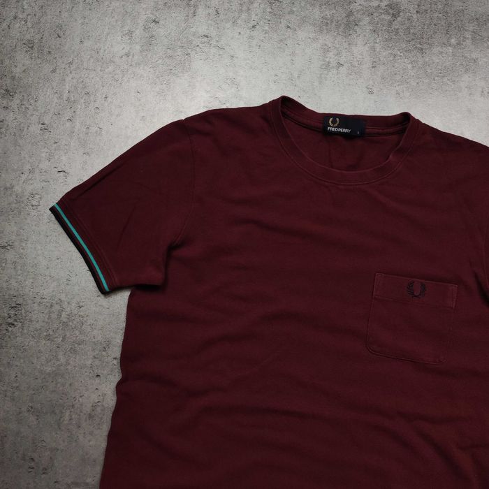 MĘSKA PREMIUM Koszulka Casuals Fred Perry Bordowa Kieszonka Bawełna