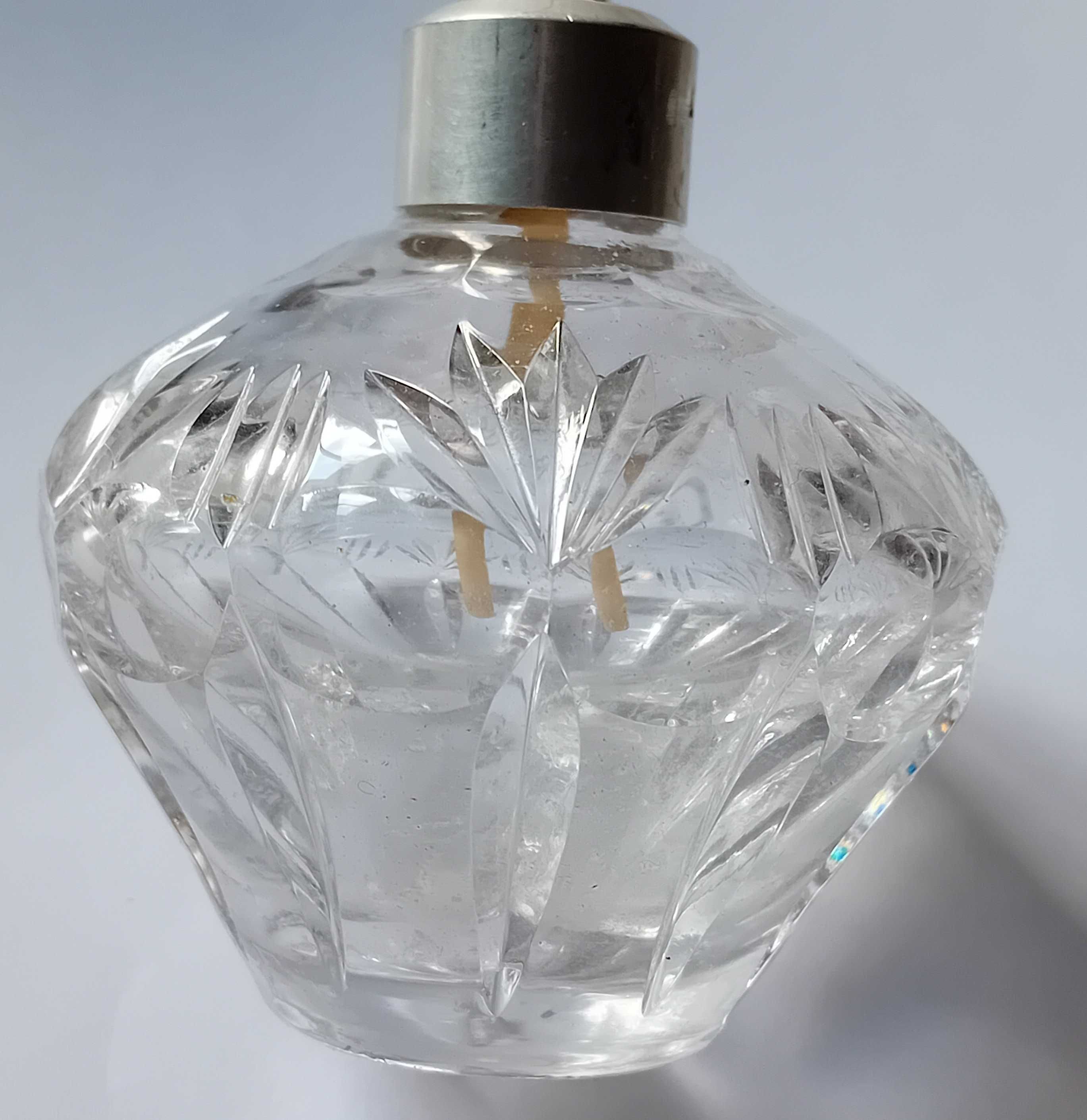Kryształowy szlifowany flakon na perfumy, połowa XX w.