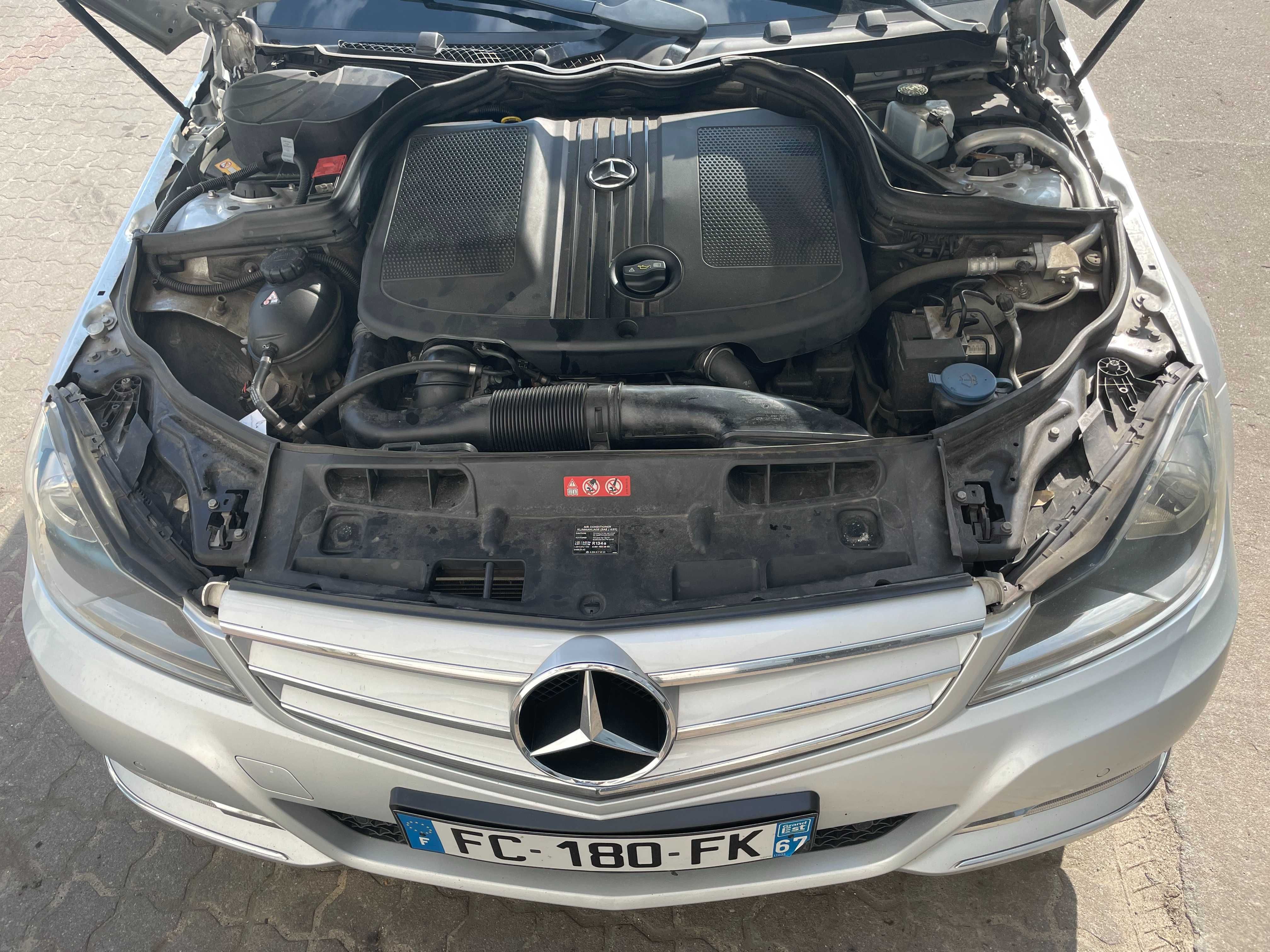 Mercedes C klasa W204 LIFT WLOT Powietrza rura plastikowa do pasa częś