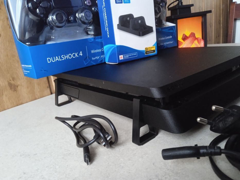 Konsola Sony PlayStation 4  slim 500 GB Nowe pady