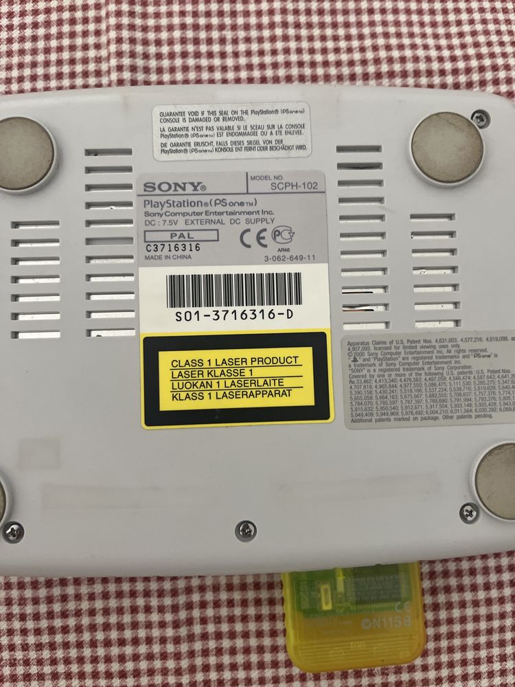 Playstation ONE c/ cartão de memória