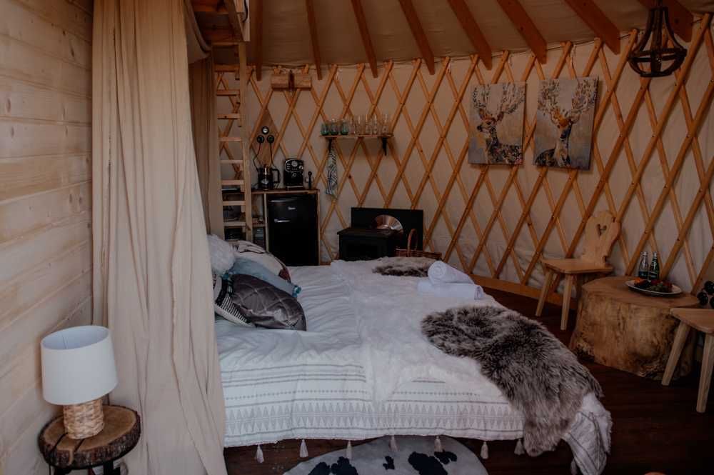 Jurta Dziki Jeleń z prywatnym jacuzzi i leśnym spa-Dzikolas glamping
