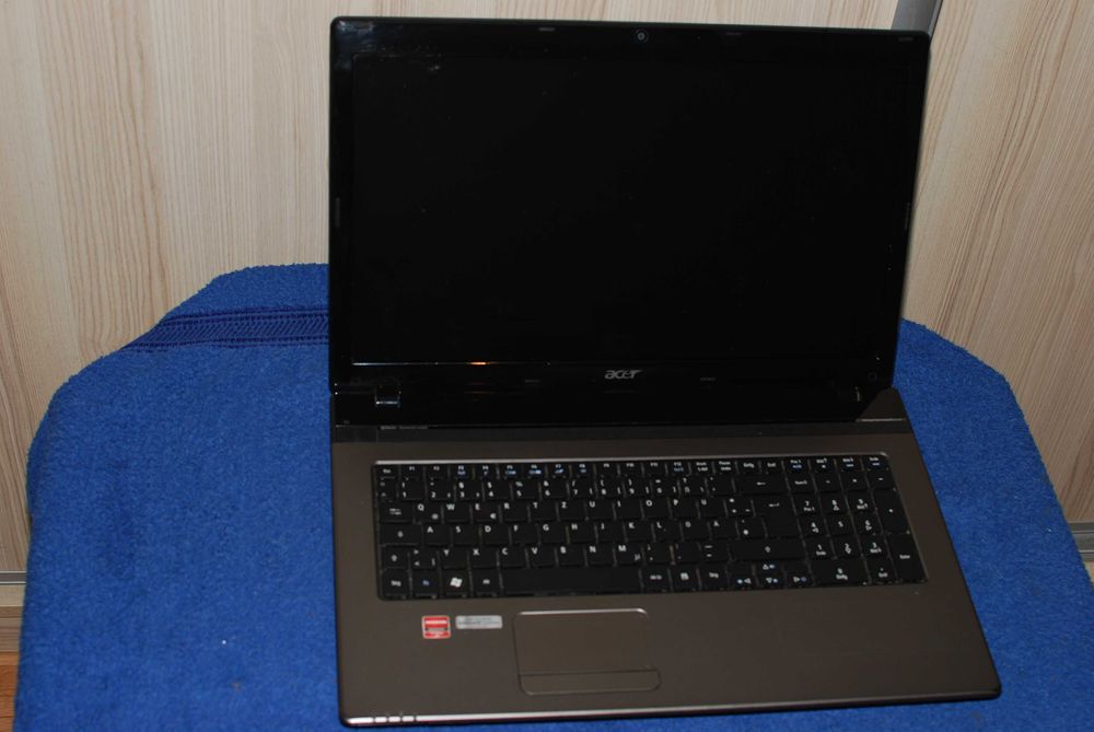 Laptop Acer Intel i5 17" 8GB RAM Grafika 1GB SSD 256GB