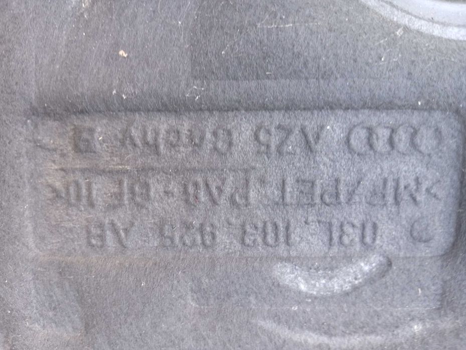 tampa de motor audi a4 2.0 tdi 8k