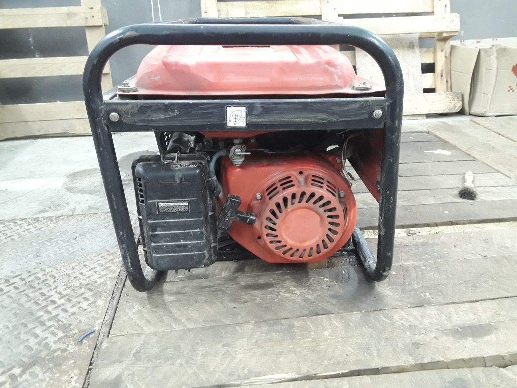 Робочий генератор з європи. 2.8kw.