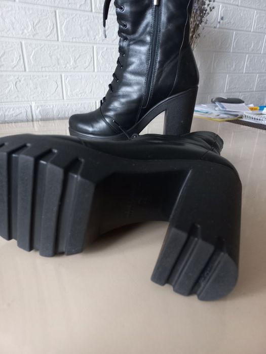 Жіночі чобітки шкіряні