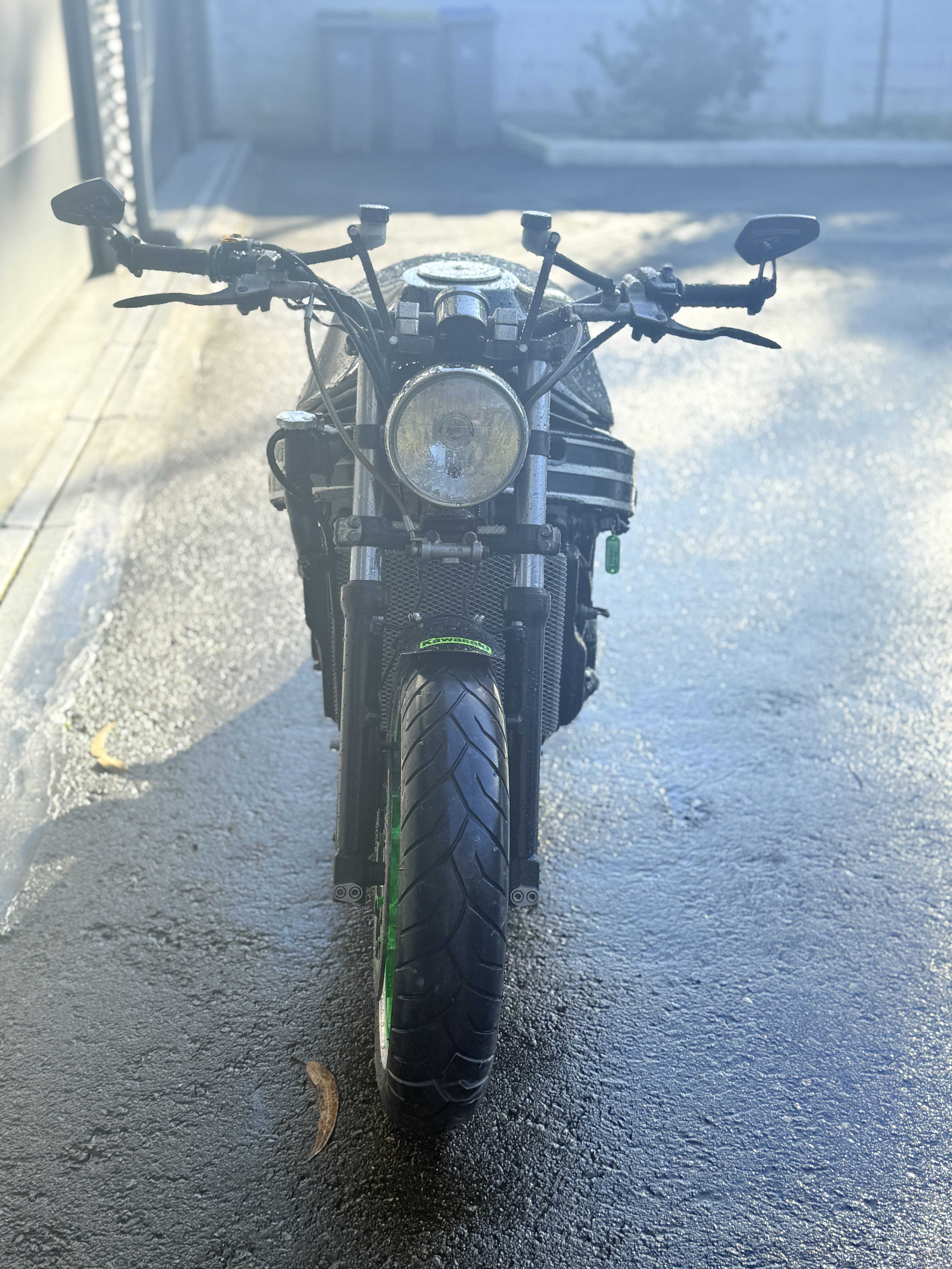 Kawasaki GPZ 1000 PERSONALIZADA