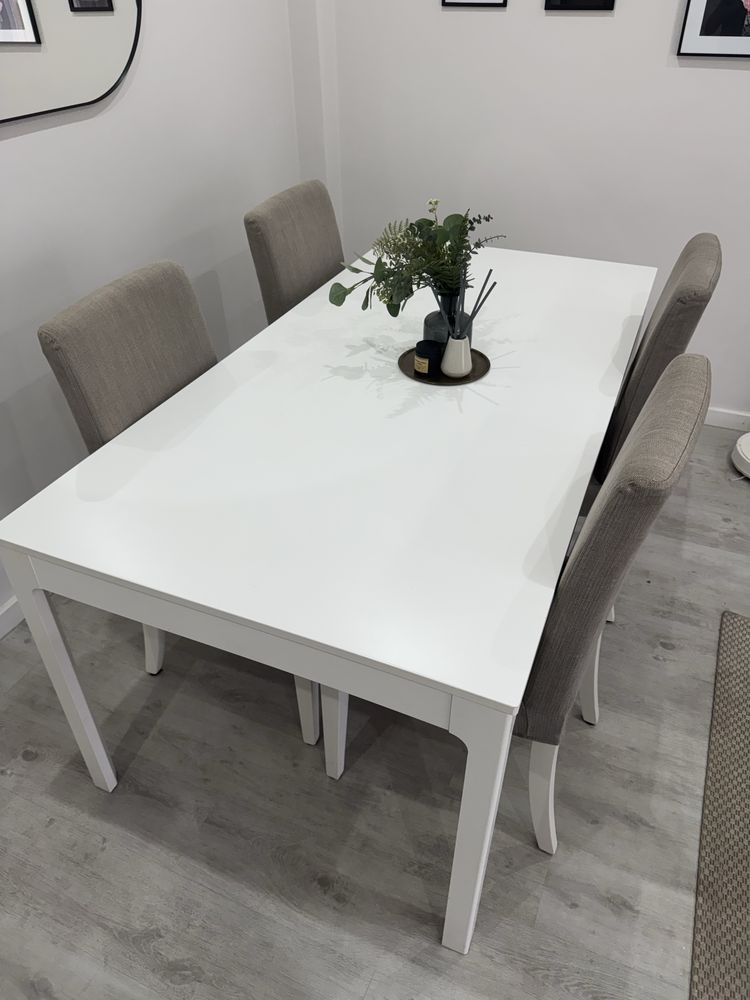 Mesa extensível Ekedalen 180/240x90 + 4 cadeiras IKEA