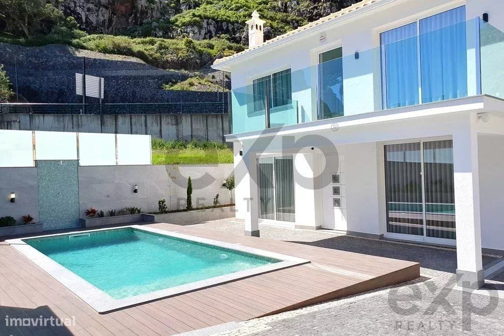 "Moradia dos Sonhos no Coração de Machico"