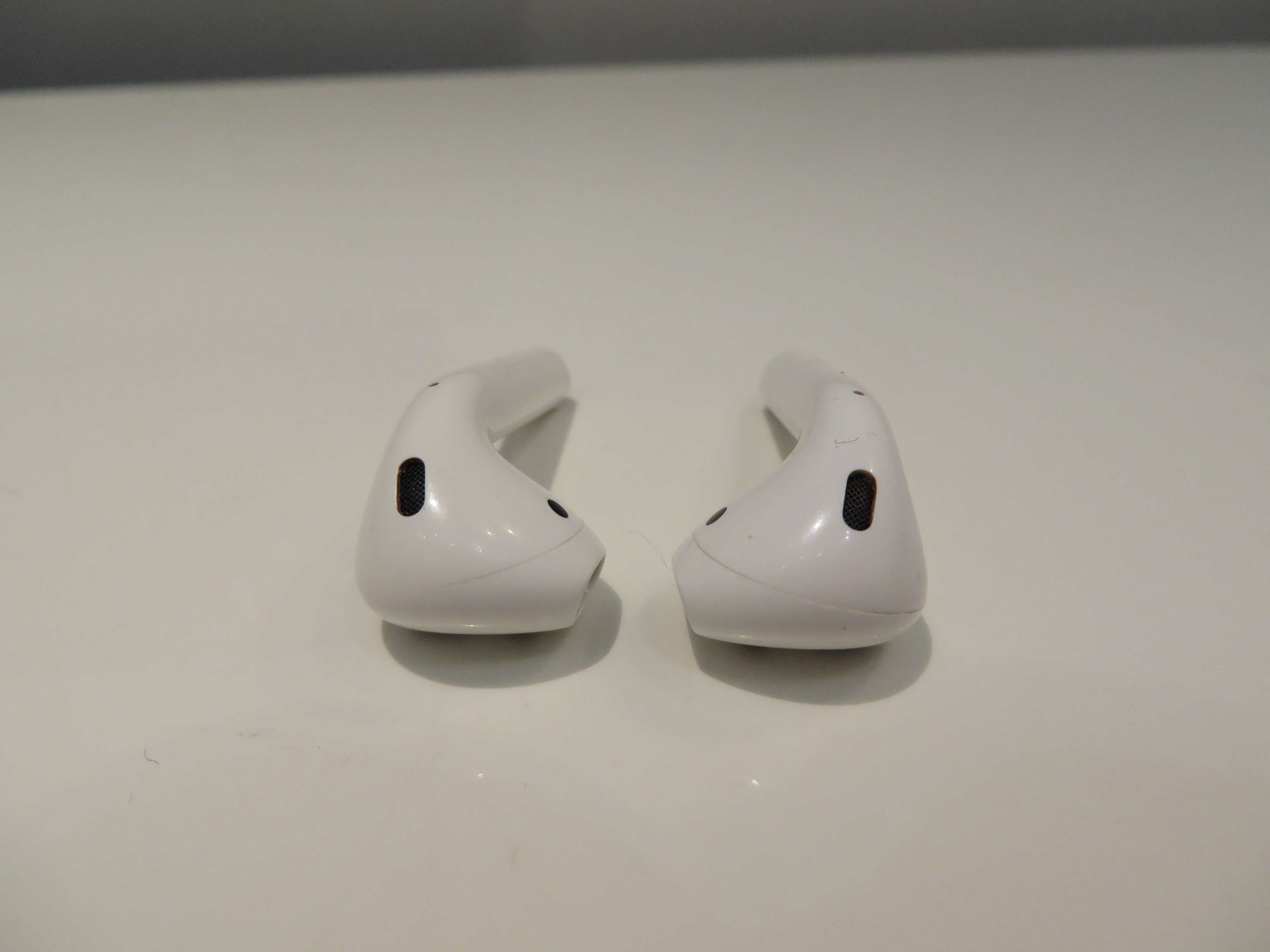 Oryginalne Apple AirPods 2 generacji z etui ładującym