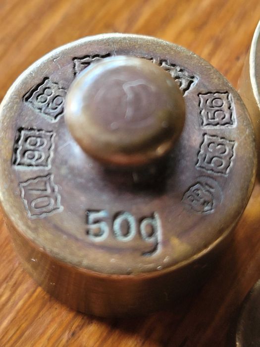 Stare przedwojenne mosiężne odważniki do wagi