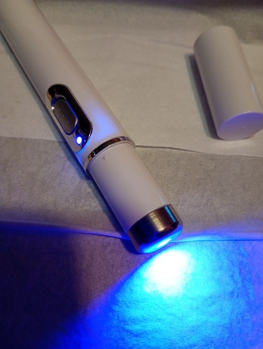 Pióro niebieskie światło