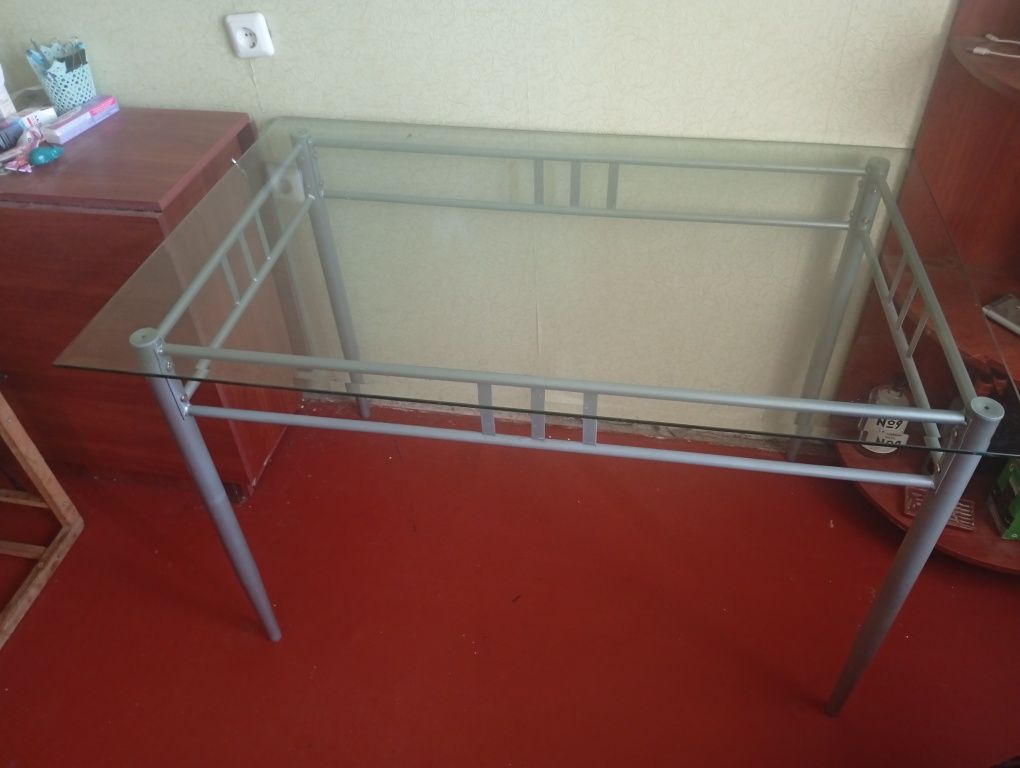 Продам.Обеденный стол.