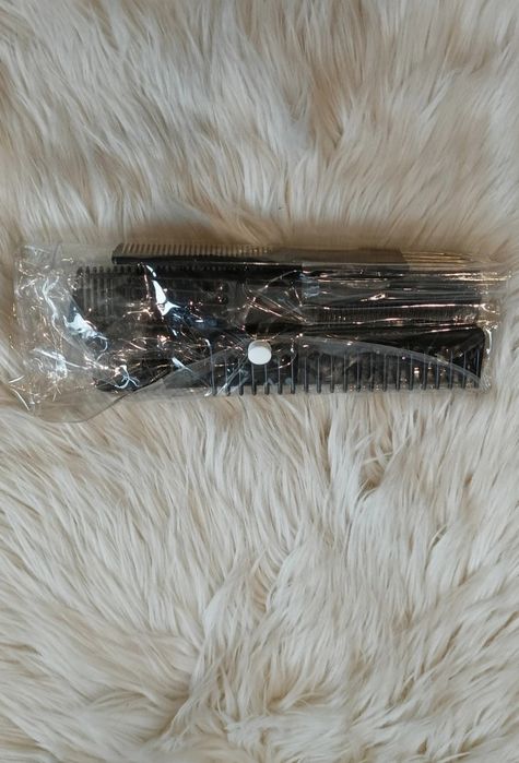 Zestaw grzebieni fryzjerskich paka w etui