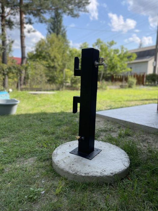 Садова колонка з тримачем для шлангу