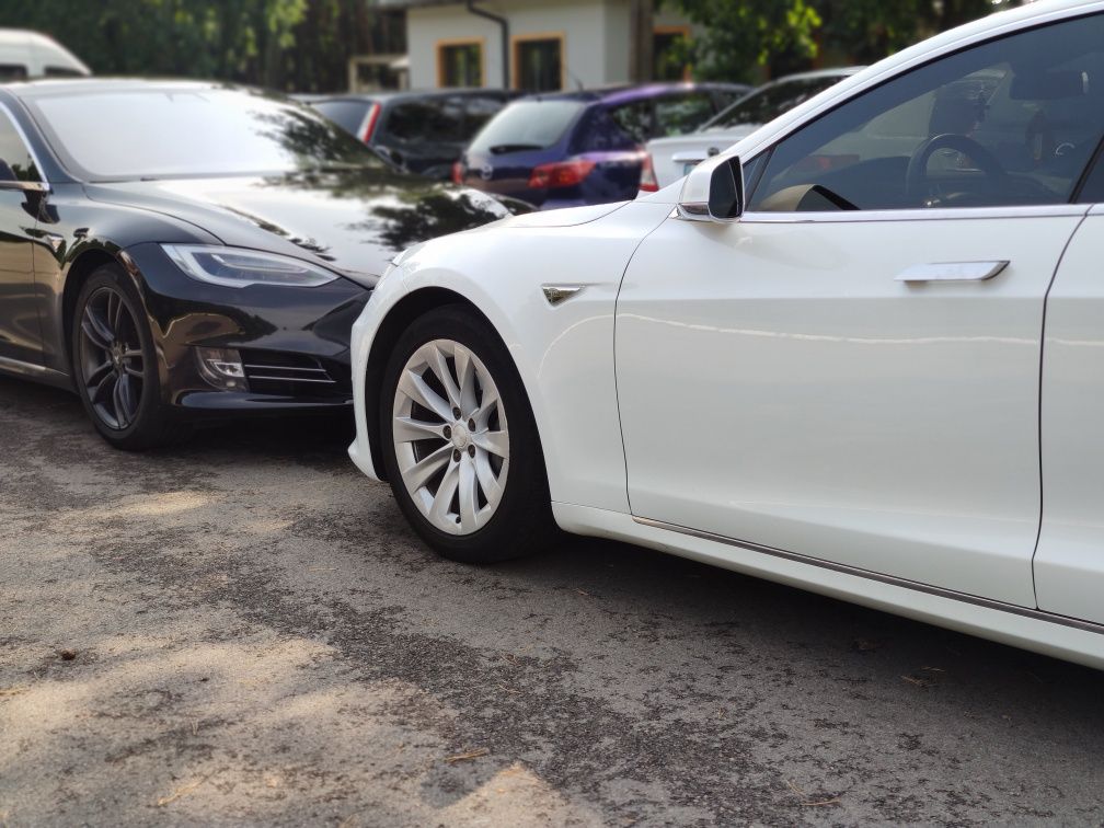 весільний авто кортеж TESLA Model S, X оренда лимузин на весілля BMW M