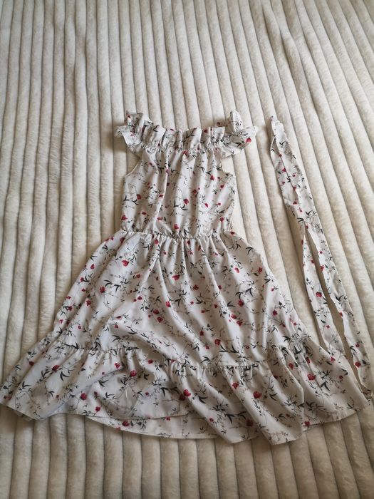 Плаття біле в квіточку