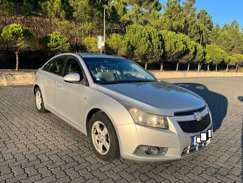 Chevrolet Cruze 1.6 LS (2010) – Bem estimado