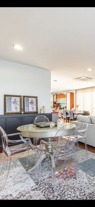 4 Cadeiras em acrílico com braços