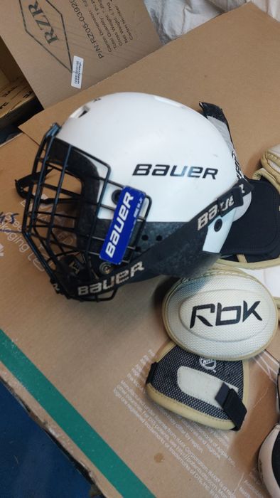 Ochraniacze hokejowe rękawice / Sporty drużynowe.