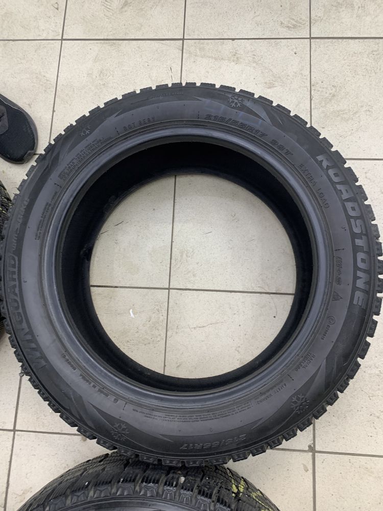 Зимня резина  roadstone winguard 215/55R17