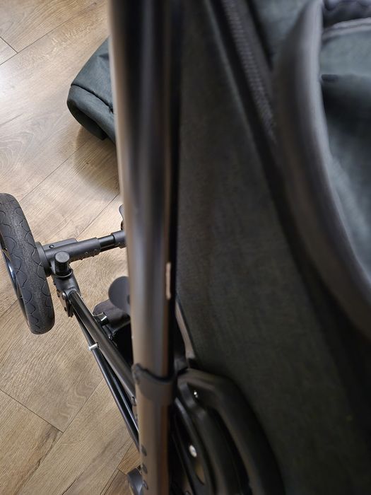 Wózek dziecięcy 3w1 firmy Quali, fotelik Cosmo isofix.