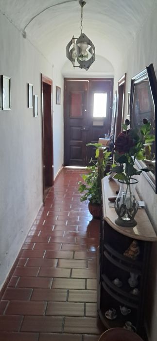 Casa habitável em Alvito com duas propriedades rústicas
