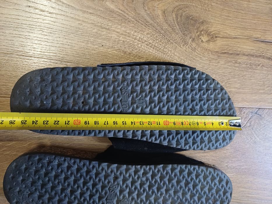 Klapki zamszowe z kokardką