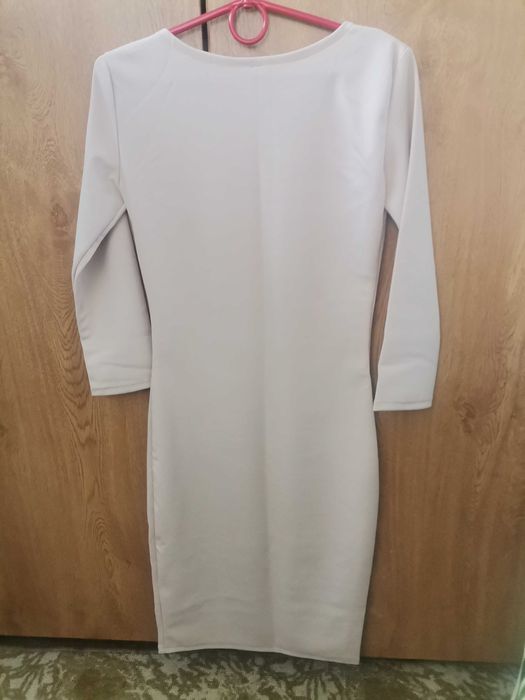 Плаття бежеве футляр.