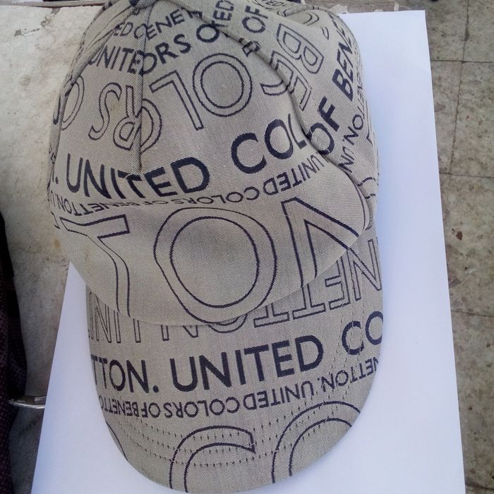 Chapéu benneton sem uso