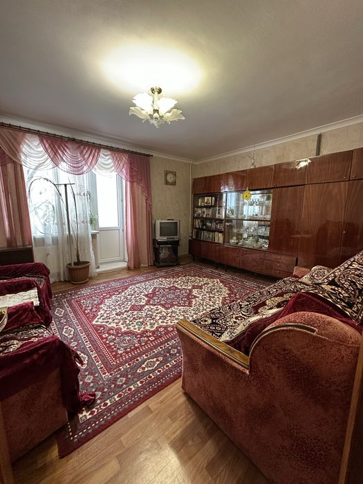 Квартира з індивід. опалення та меблями р-н 8 Ї школи