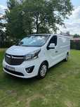 Opel Vivaro  LONG, Bi turbo, webasto, niski orginalny przebieg.