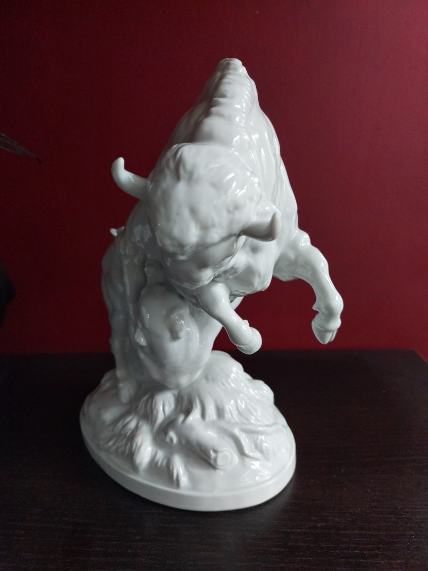 Figurka porcelanowa bizona