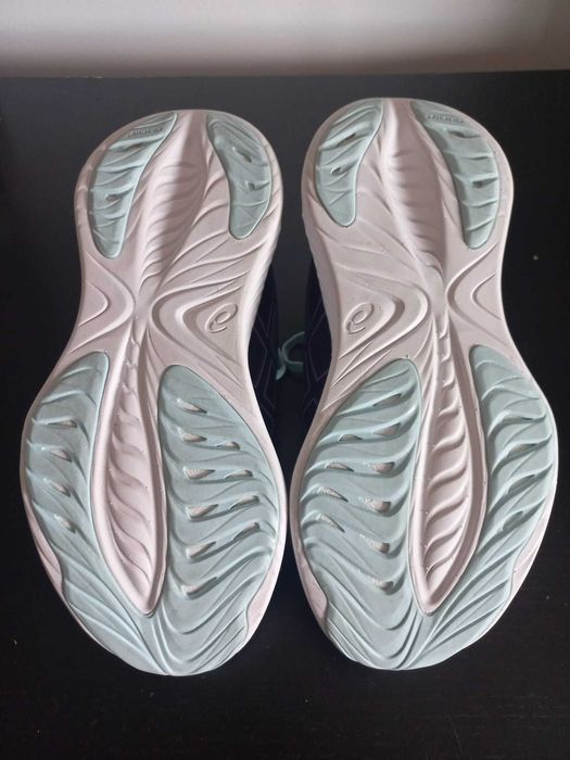 Ténis ASICS (39.5) corrida