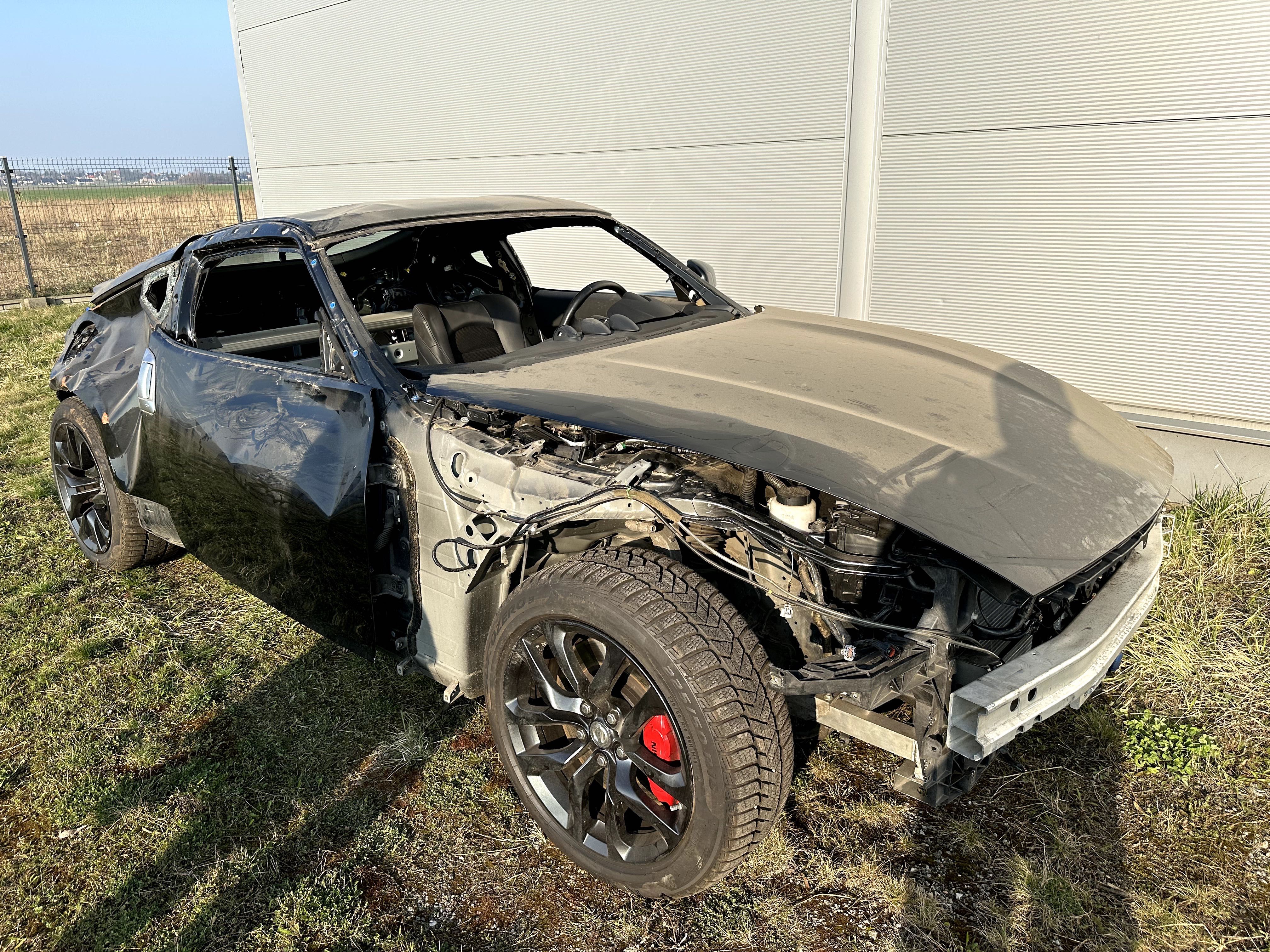 Uszkodzony Nissan 370Z 2017r.