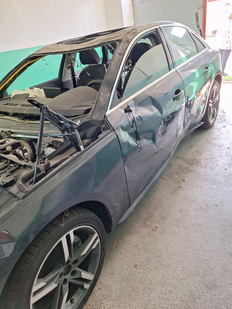 Sprzedam uszkodzony samochód  osobowy  audi Audi A4