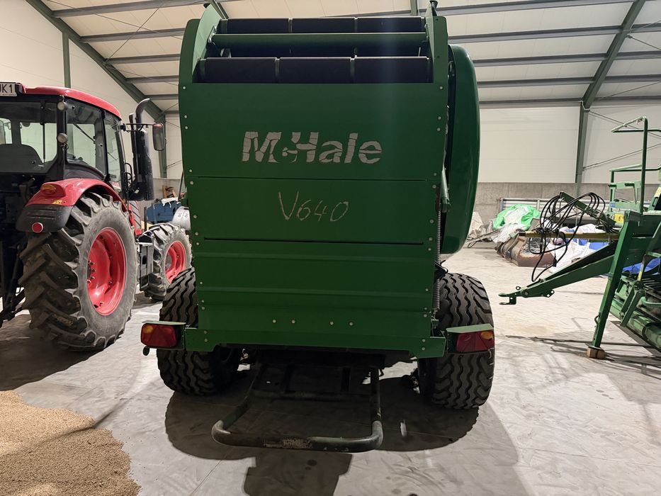 Dwie prasy MCHALE 640