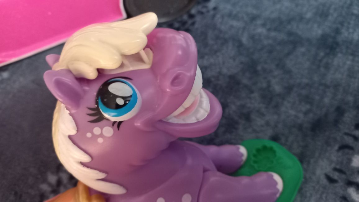 Коняка, кінь, поні-трюкач Play Doh