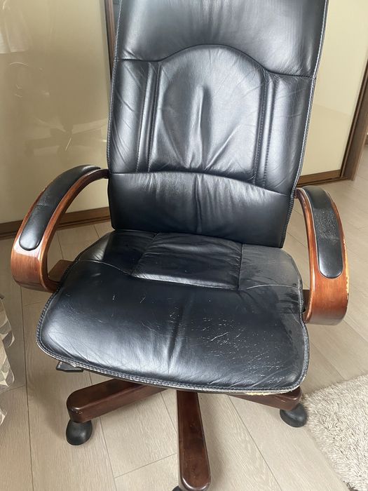 Крісло керівника , шкіряне