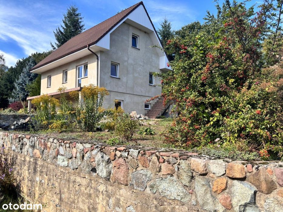 Dom wolnostojący w Winnej Górze