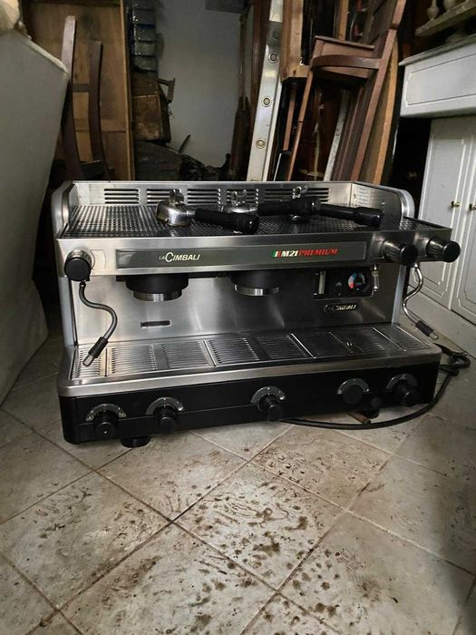 Máquina de Café M21 e Moinho de Café La Cimbali em perfeito estado