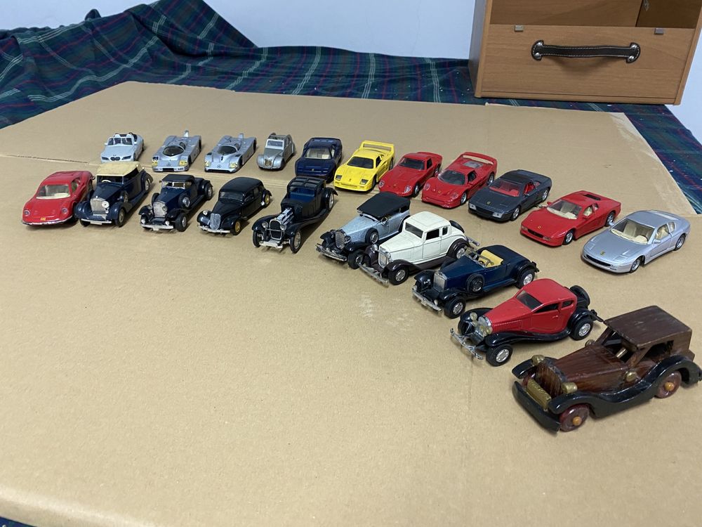 Carros miniatura de coleção